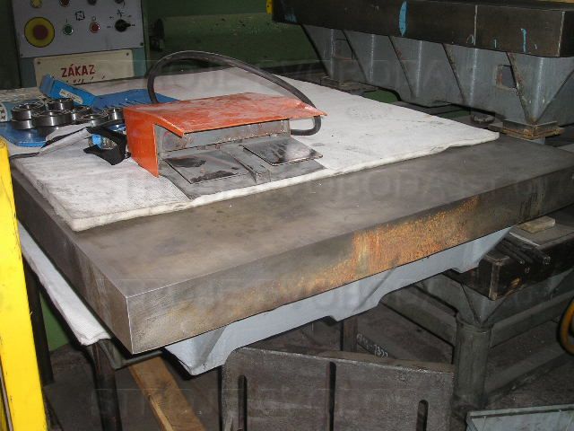 Cast-iron board #852